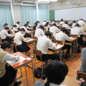 土曜学習会が行われています。